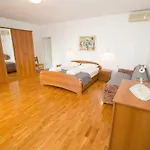 Glavina With Heated Pool * Makarska
