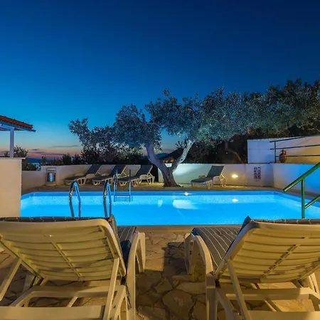 Glavina With Heated Pool Appartement *