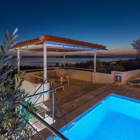 Glavina With Heated Pool Makarska