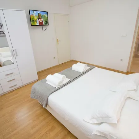 Apartman Glavina With Heated Pool