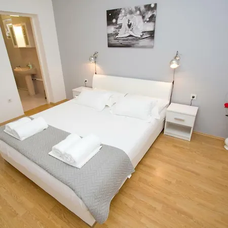 Glavina With Heated Pool * Makarska