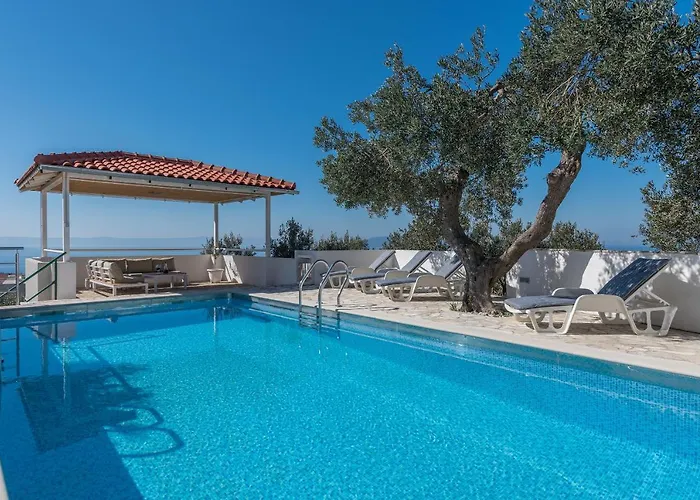 Glavina With Heated Pool Apartment *