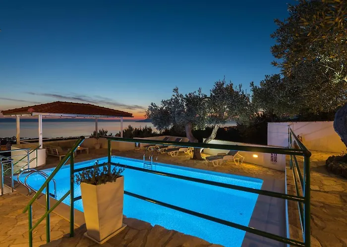 Glavina With Heated Pool Makarska