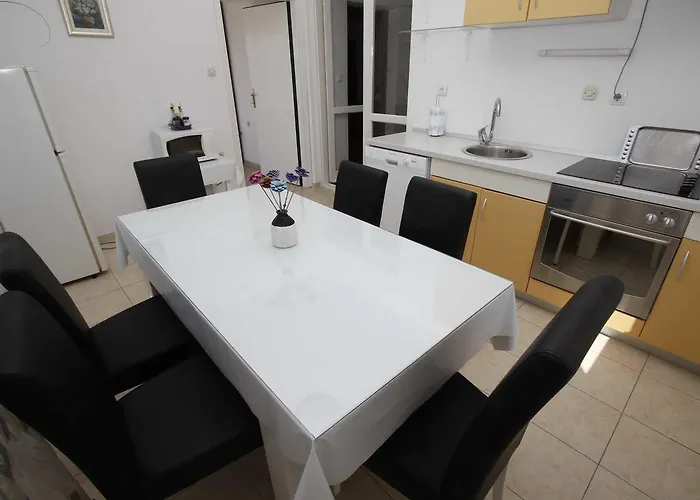 Apartment Glavina With Heated Pool