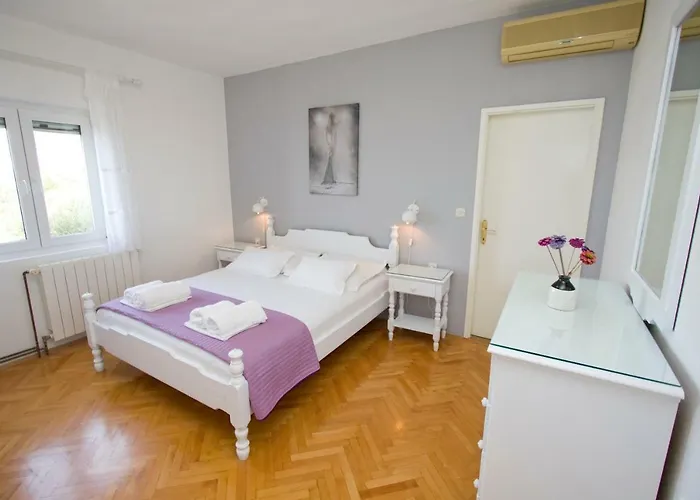 Glavina With Heated Pool *