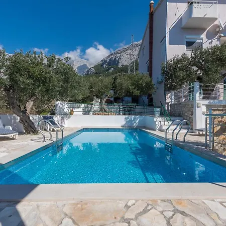 Glavina With Heated Pool Makarska