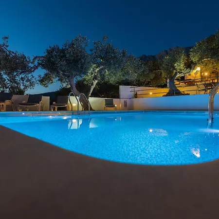 Glavina With Heated Pool Makarska