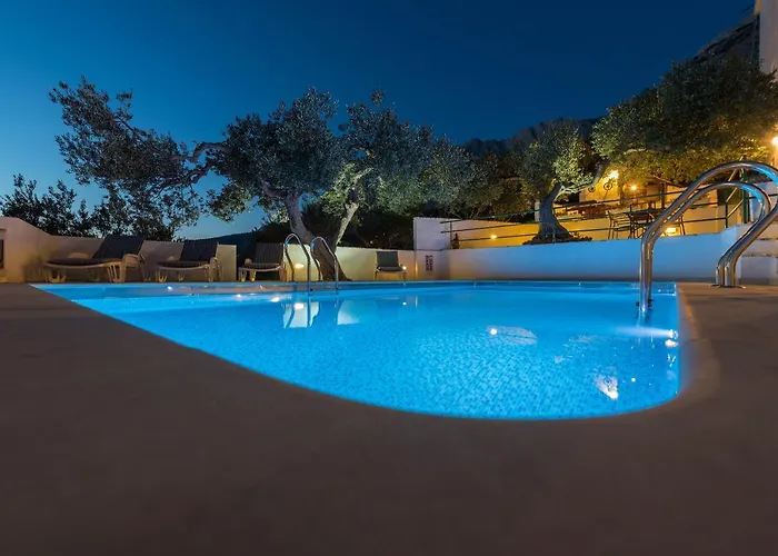 Glavina With Heated Pool Makarska