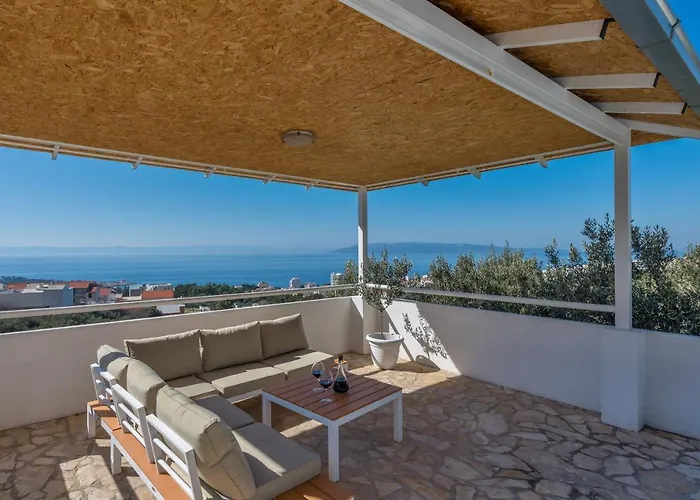 Glavina With Heated Pool Makarska