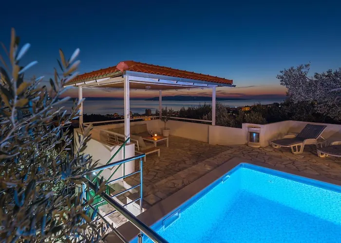 Glavina With Heated Pool Makarska